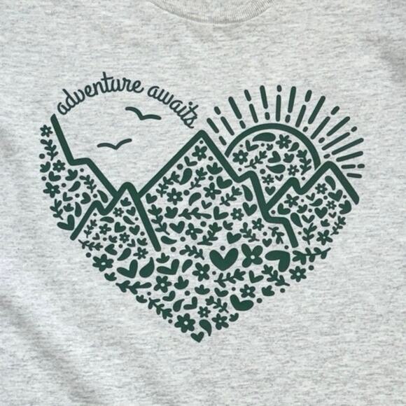 Adventure Awaits Green Heart Women’s Medium T-Shirt Short Sleeve - Picture 2 of 7